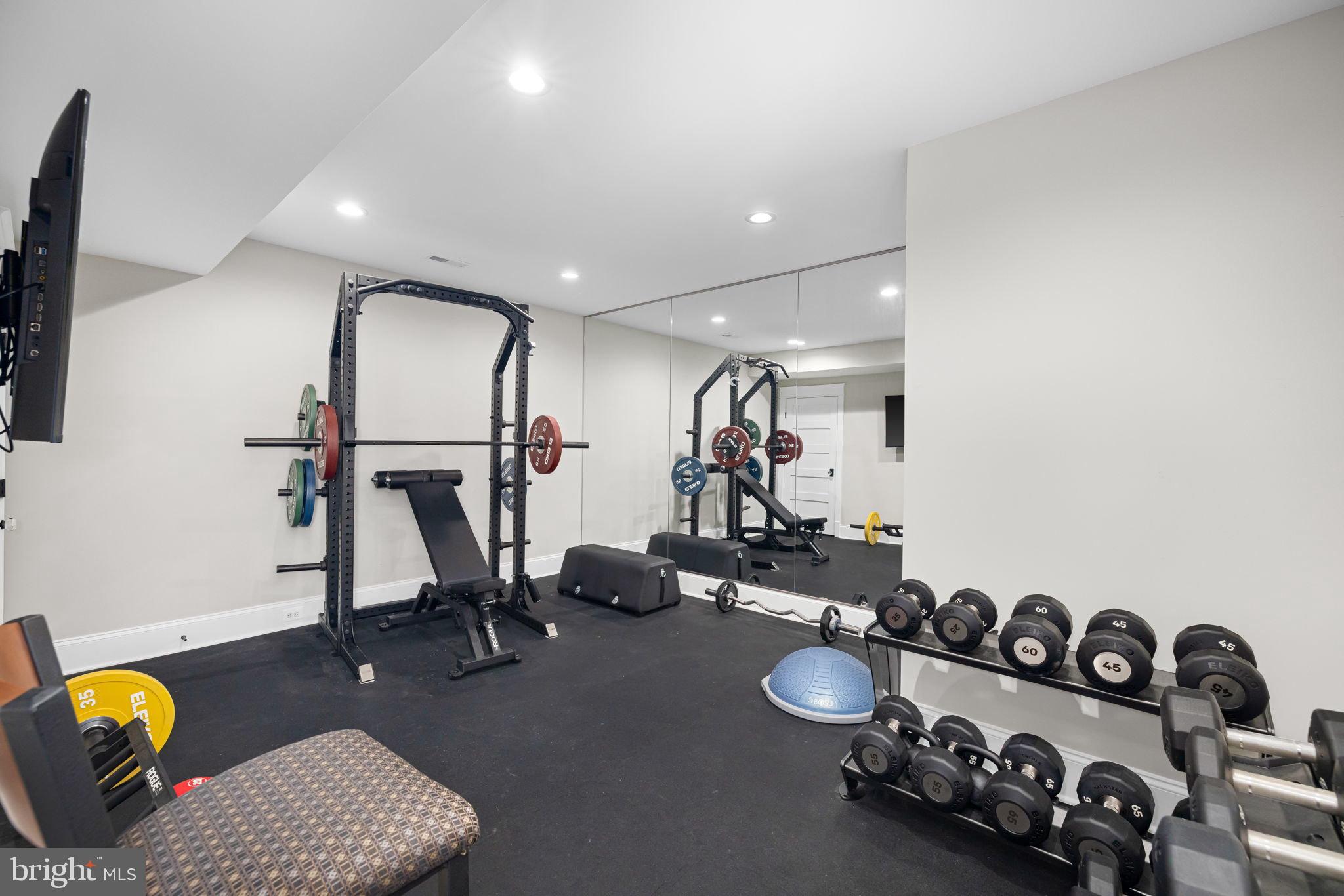 WILLIAMSBURG VILLAGE - Residential