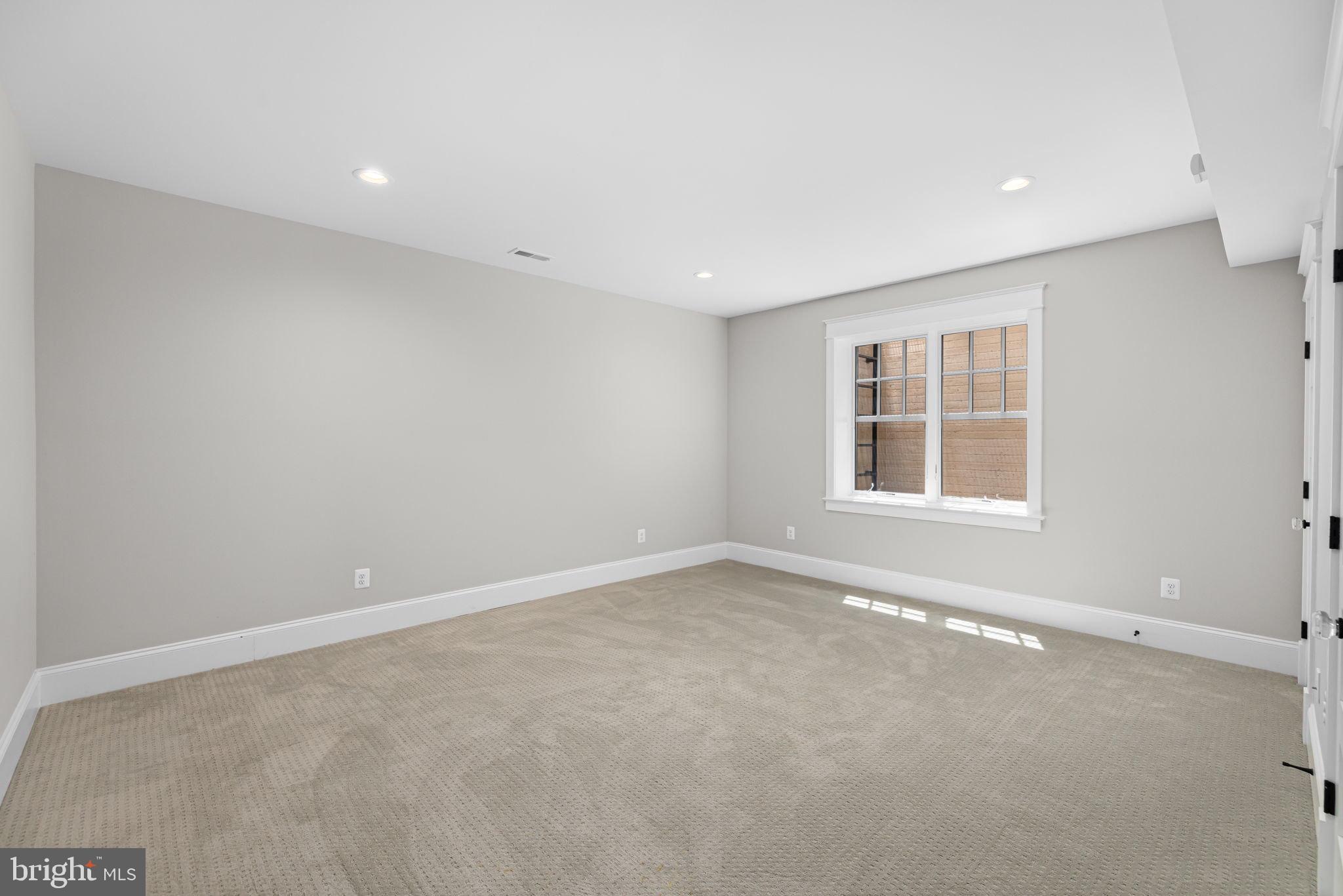 WILLIAMSBURG VILLAGE - Residential