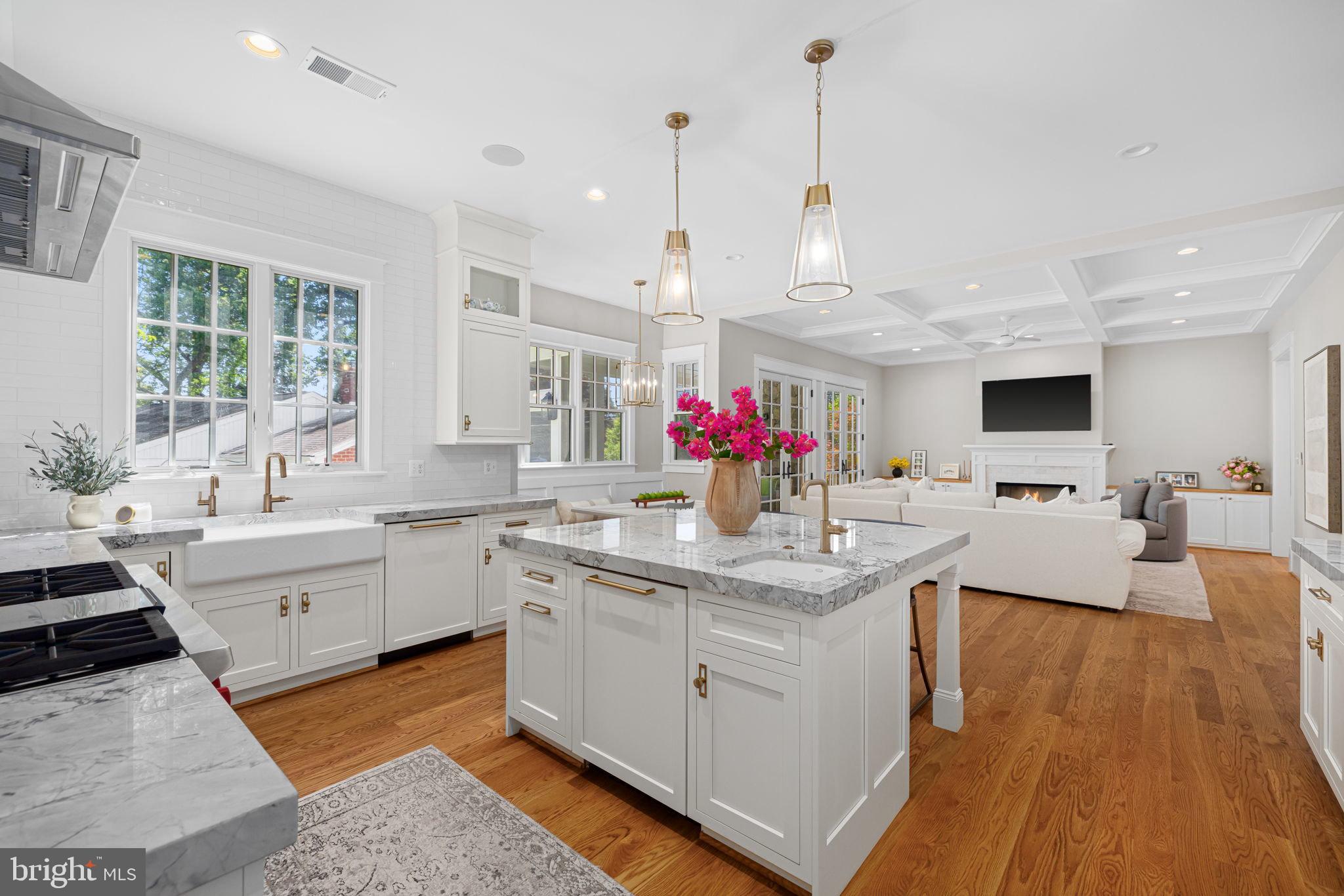 WILLIAMSBURG VILLAGE - Residential