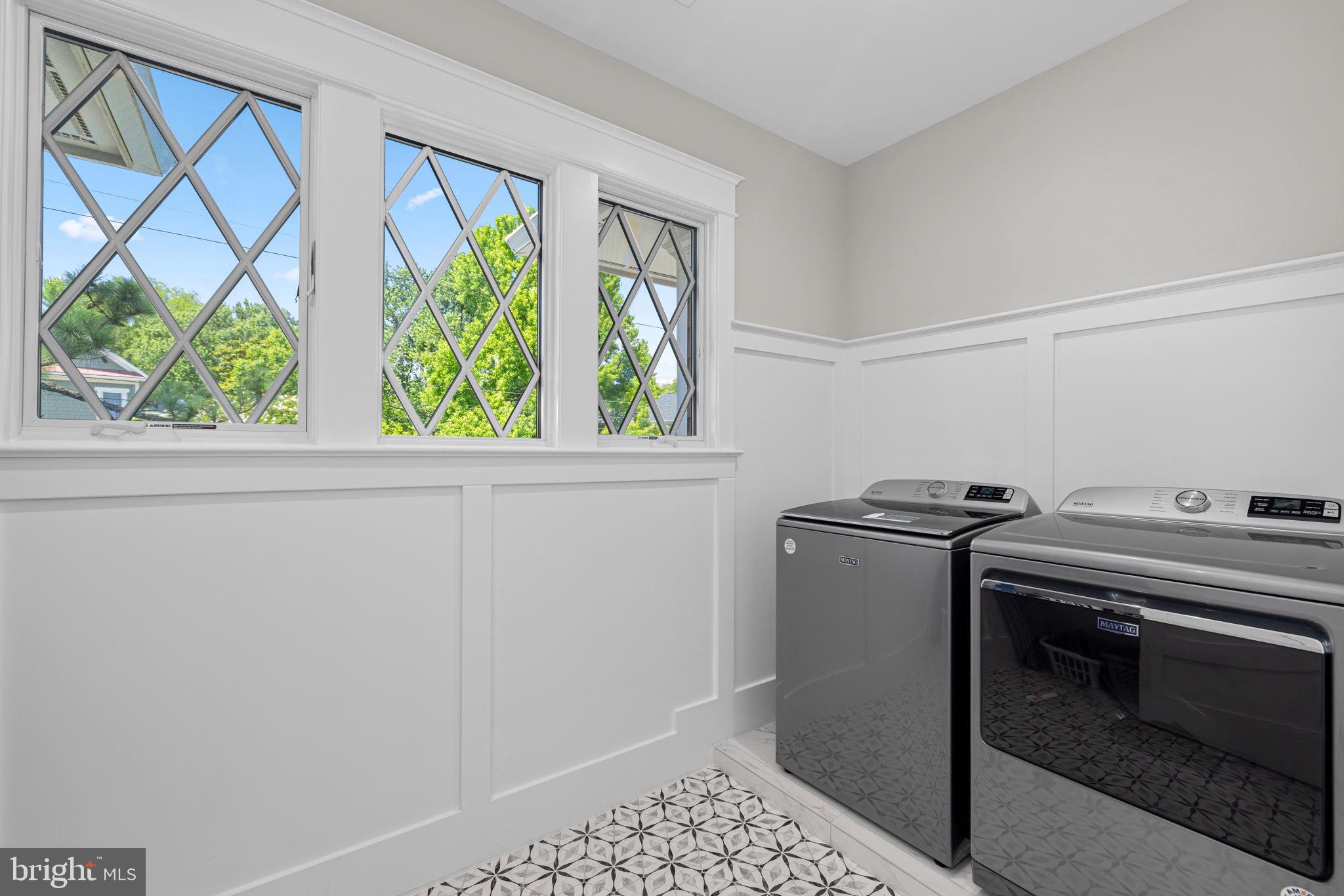 WILLIAMSBURG VILLAGE - Residential