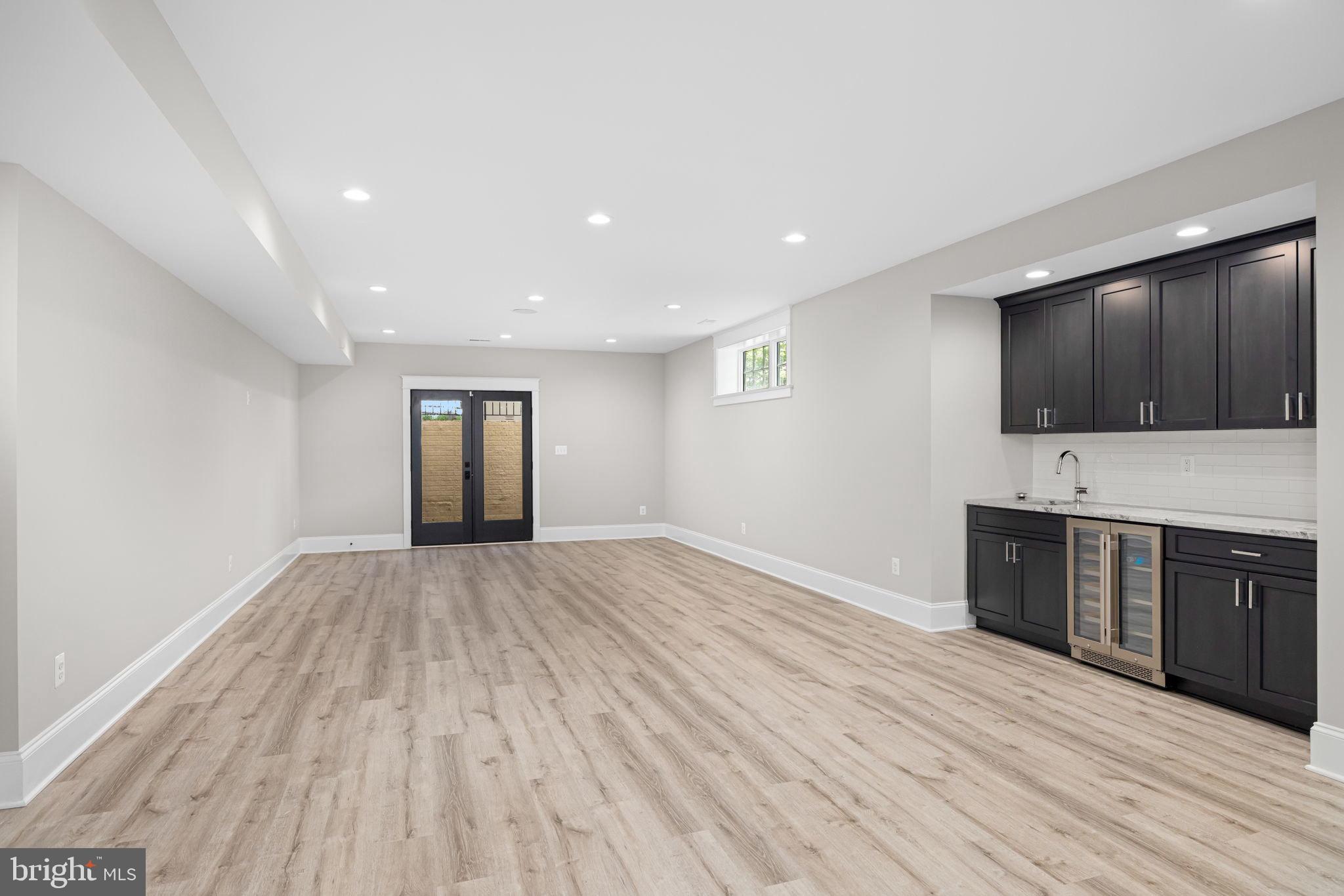 WILLIAMSBURG VILLAGE - Residential