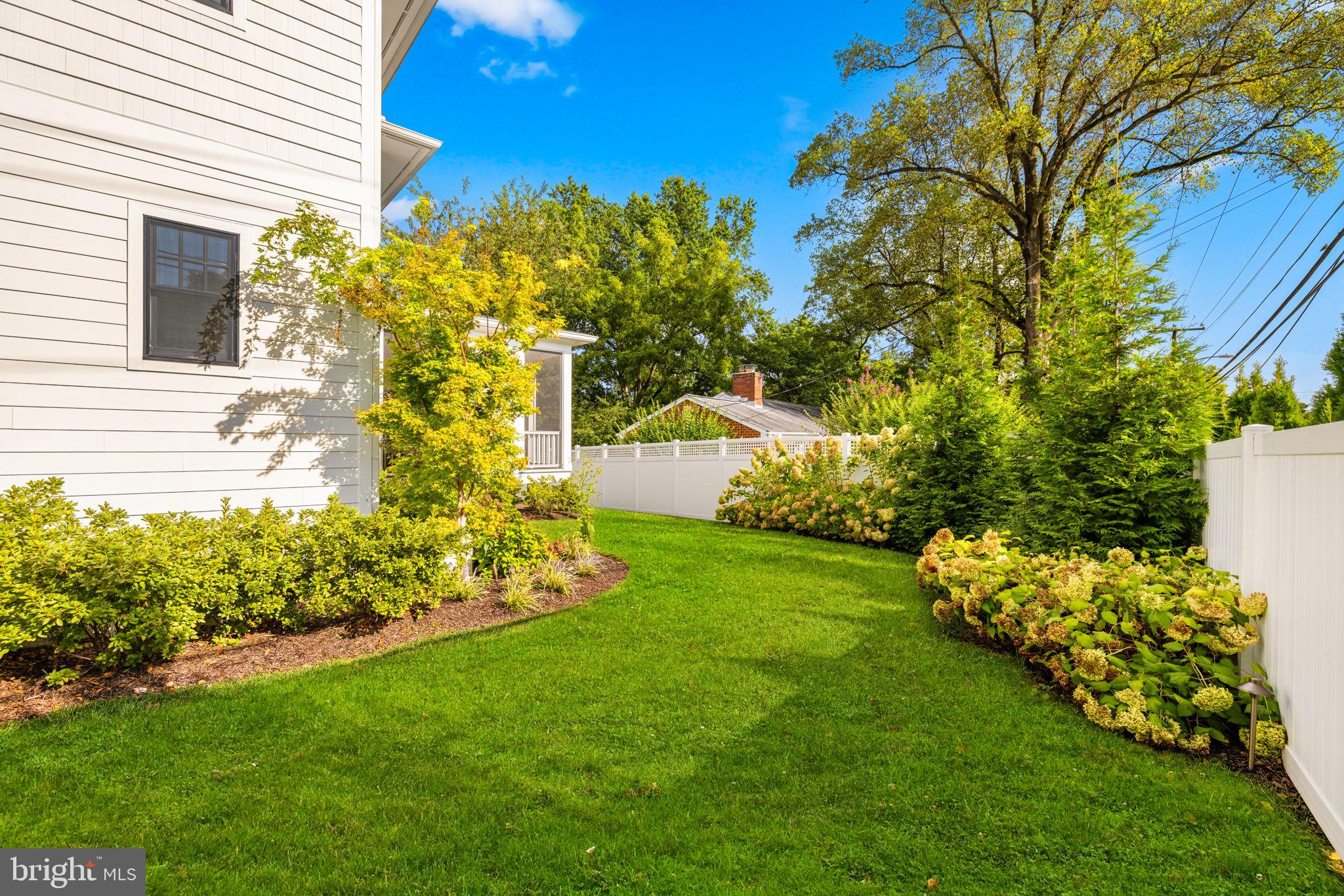 WILLIAMSBURG VILLAGE - Residential