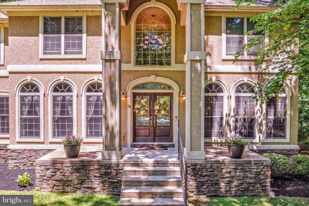 Photo of 15 Waterview Drive, WOODSTOWN, NJ 08098 (MLS # NJSA2019108)