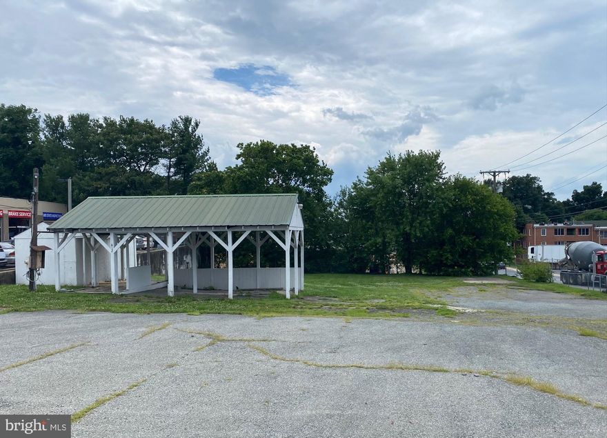 vacant 16,946 square foot lot ready for development.  Motivated seller so bring all offers.  great corner location fronting on 355 at intersection with Dalamar Street, across the street from 7-11 and Popeyes and next to an Exxon Gas Station.