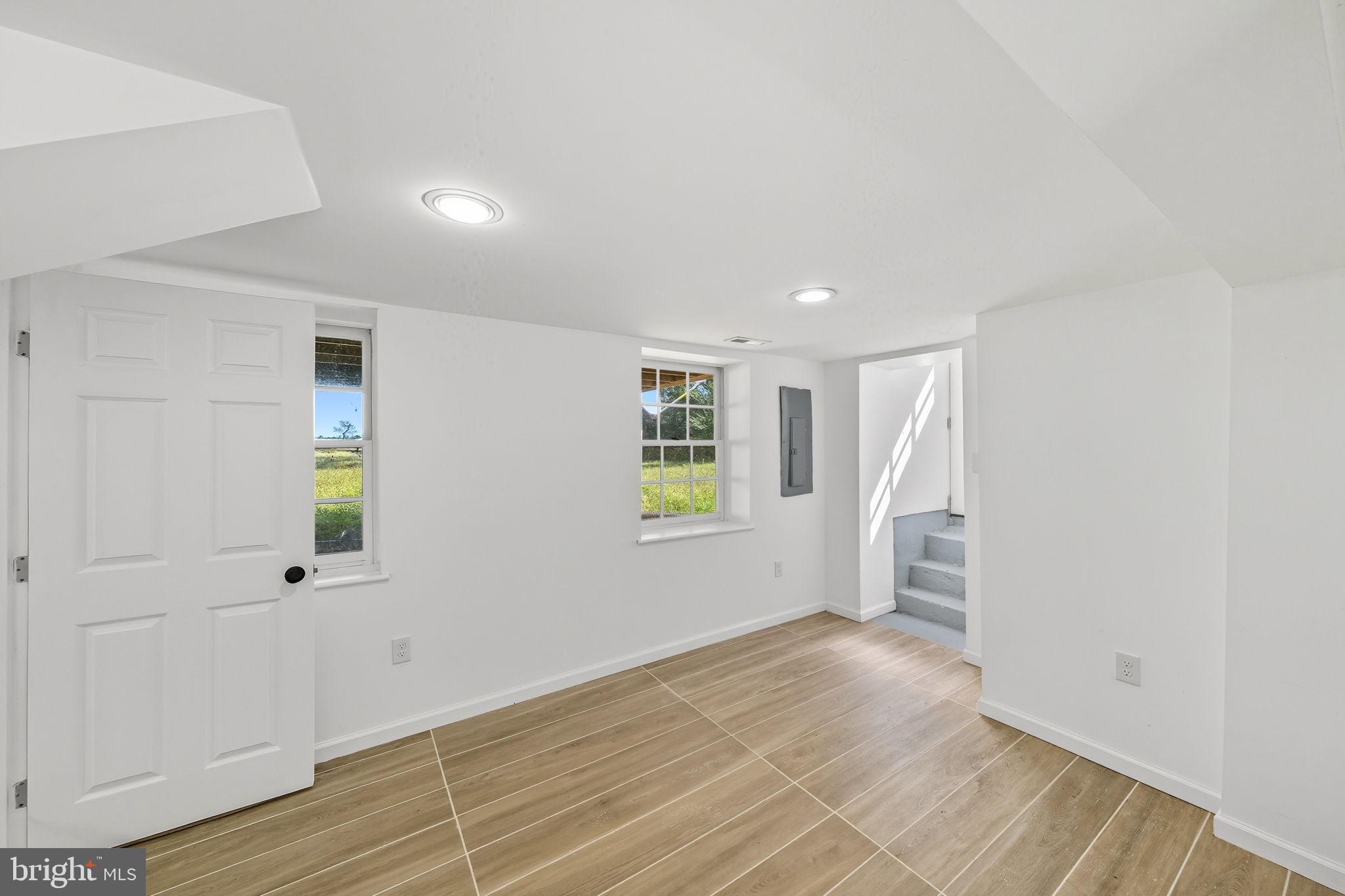 ROCK HALL - Residential