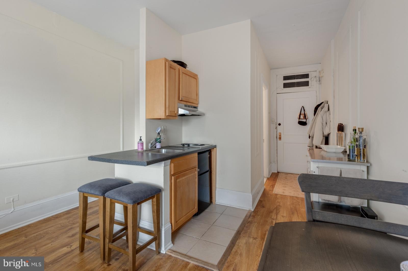 1324 LOCUST STREET 1523