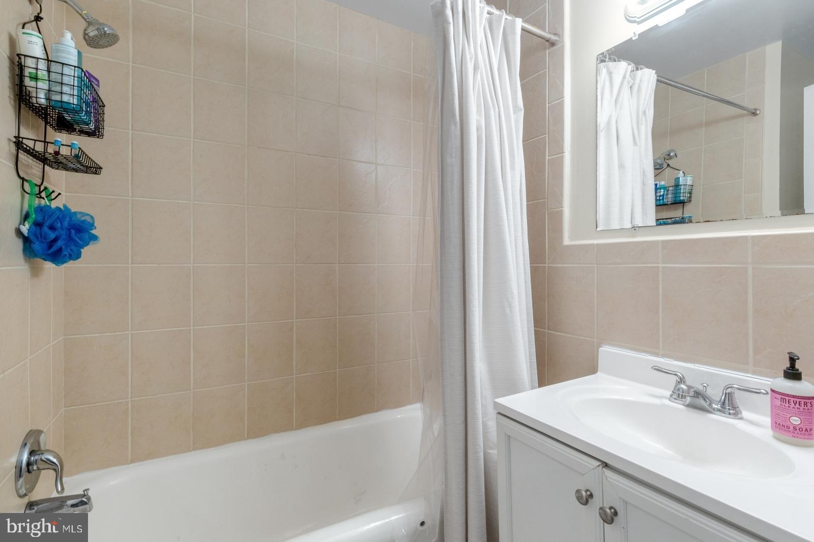 1324 LOCUST STREET 1523
