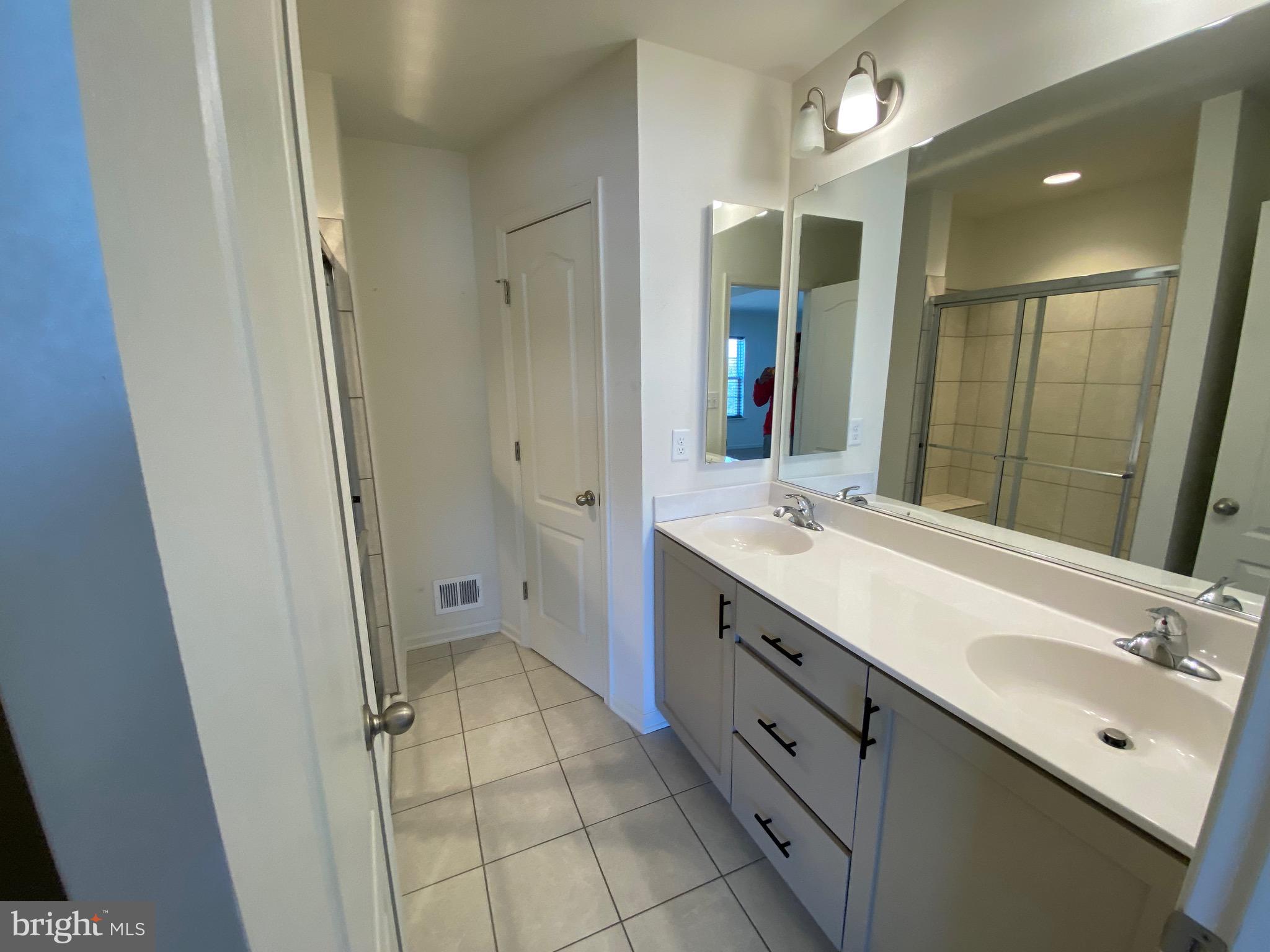 MCCAULEY CROSSING - Residential Lease