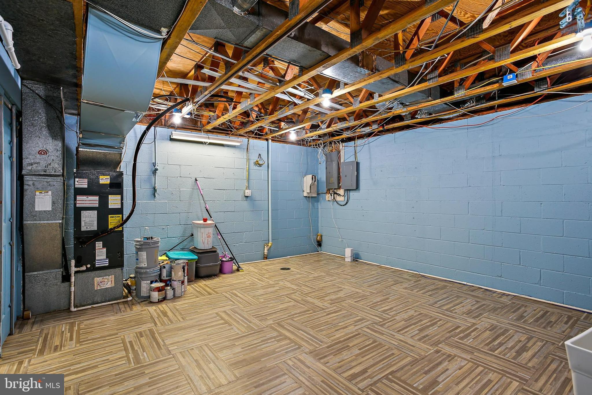 KINGSTON HEIGHTS - Residential