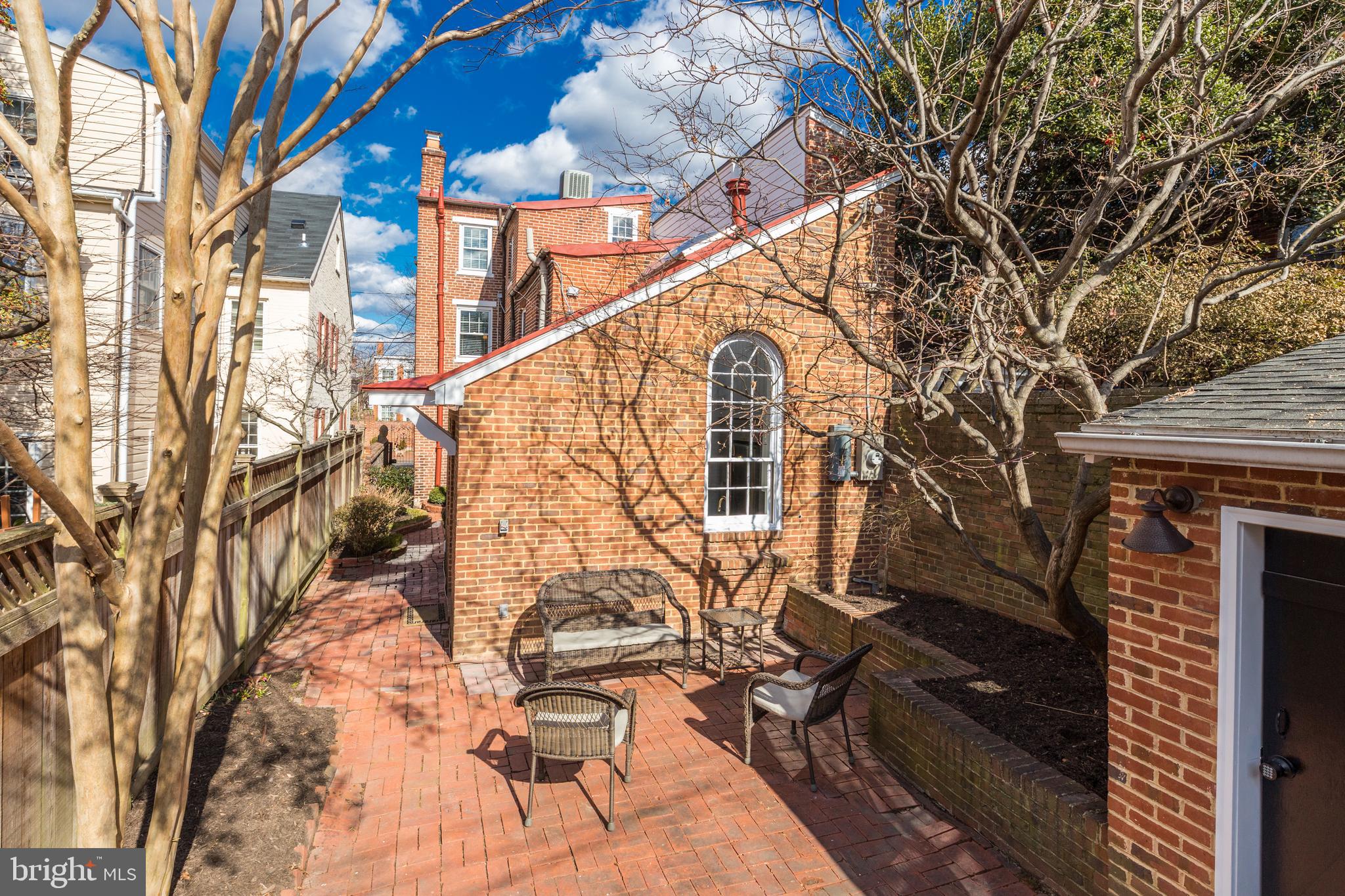 OLD TOWN ALEXANDRIA - Residential