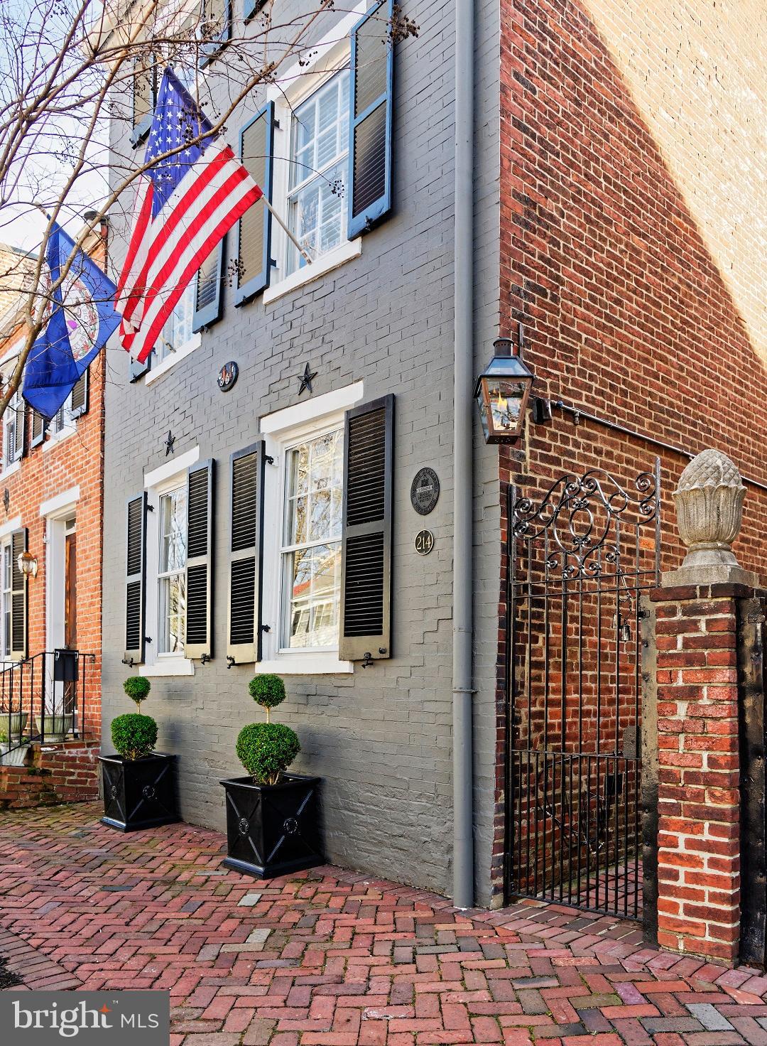 OLD TOWN ALEXANDRIA - Residential