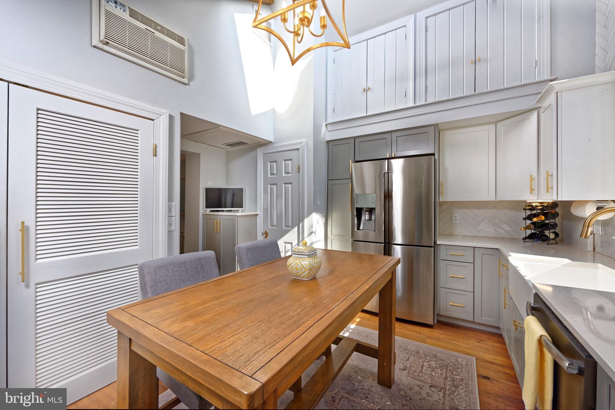 OLD TOWN ALEXANDRIA - Residential