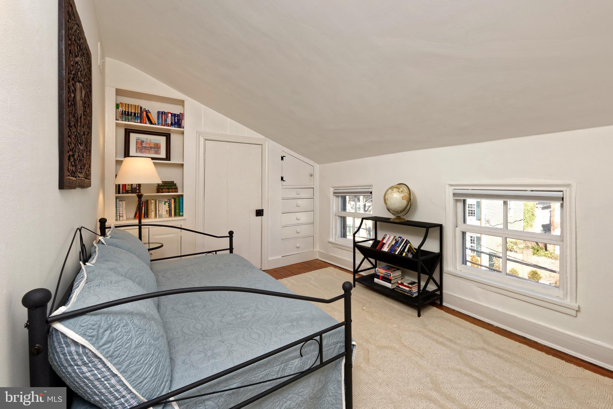 OLD TOWN ALEXANDRIA - Residential