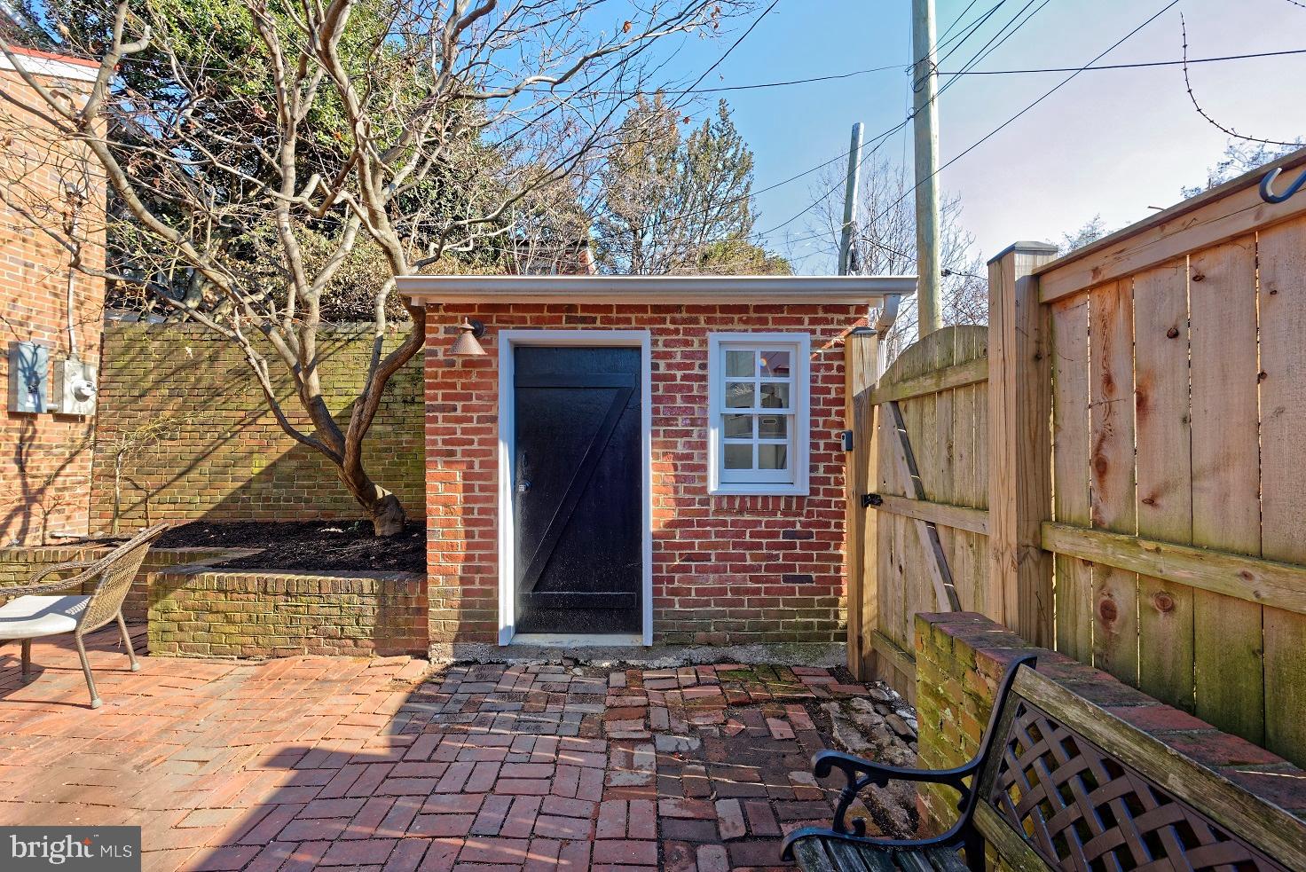 OLD TOWN ALEXANDRIA - Residential