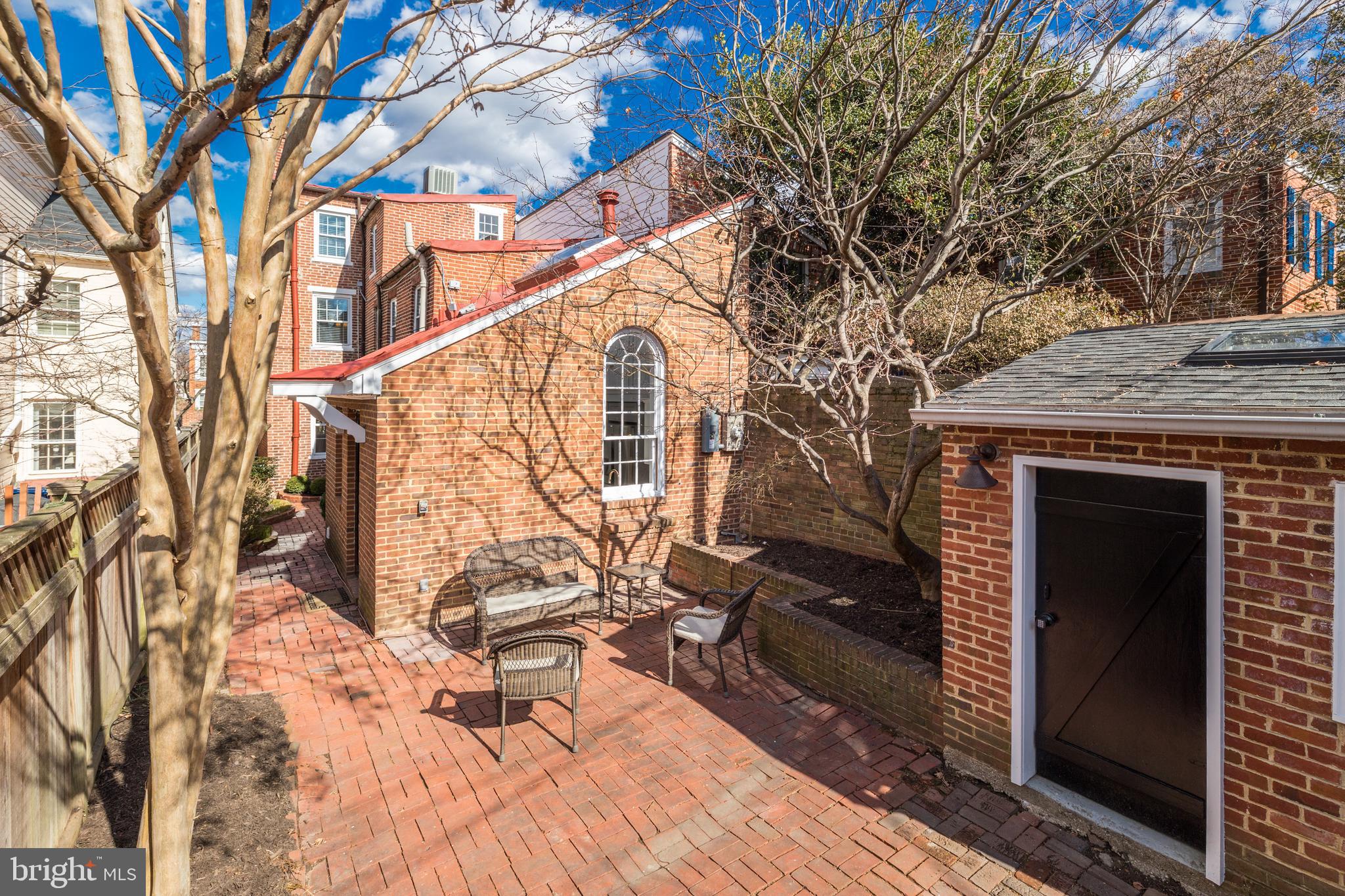 OLD TOWN ALEXANDRIA - Residential