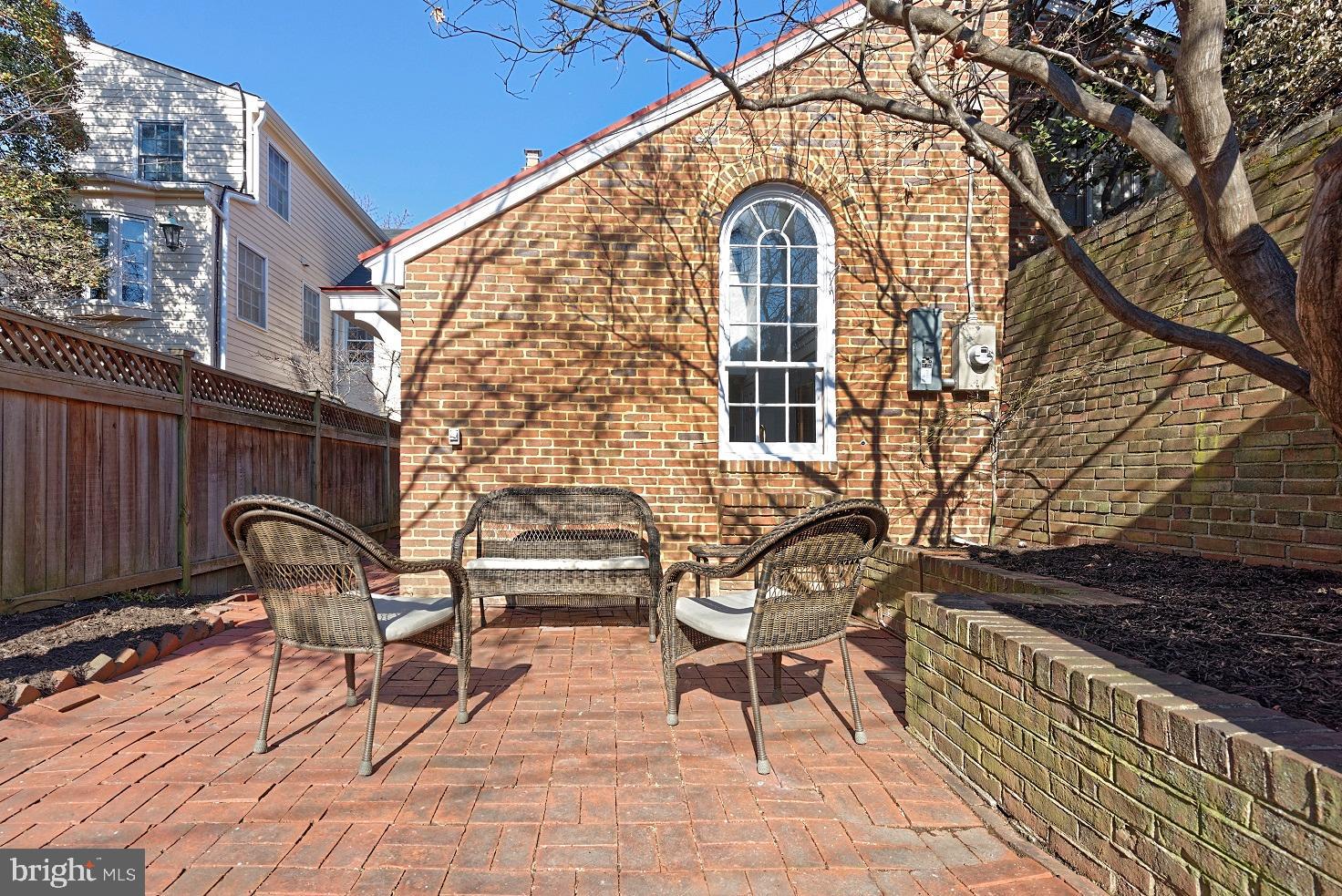 OLD TOWN ALEXANDRIA - Residential
