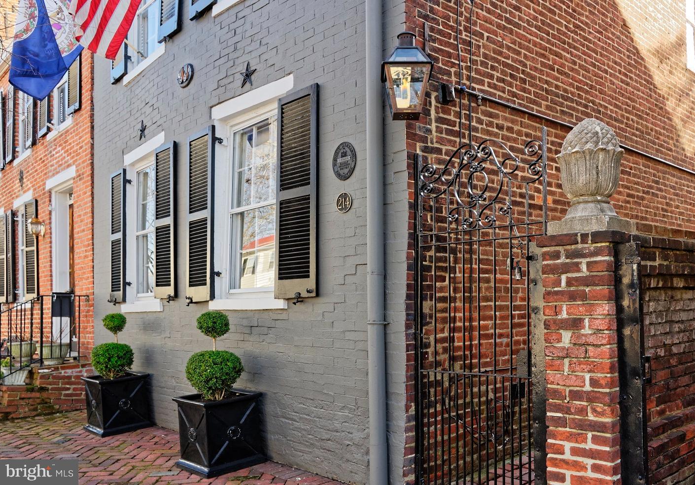 OLD TOWN ALEXANDRIA - Residential