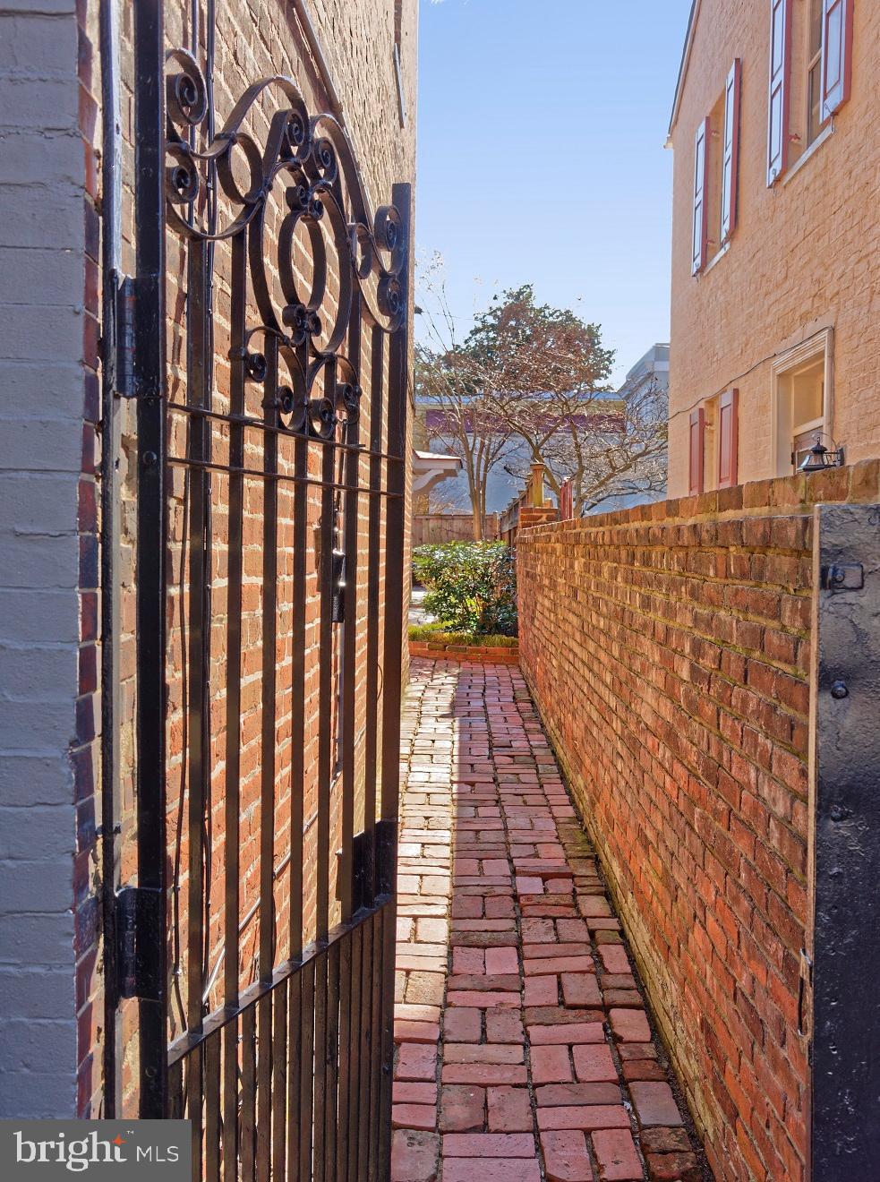 OLD TOWN ALEXANDRIA - Residential