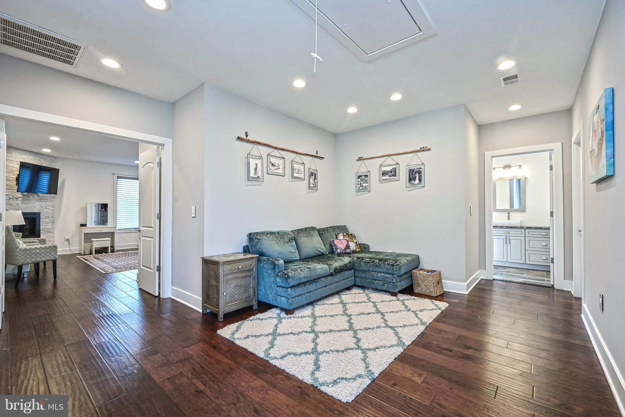 PIMMIT HILLS - Residential