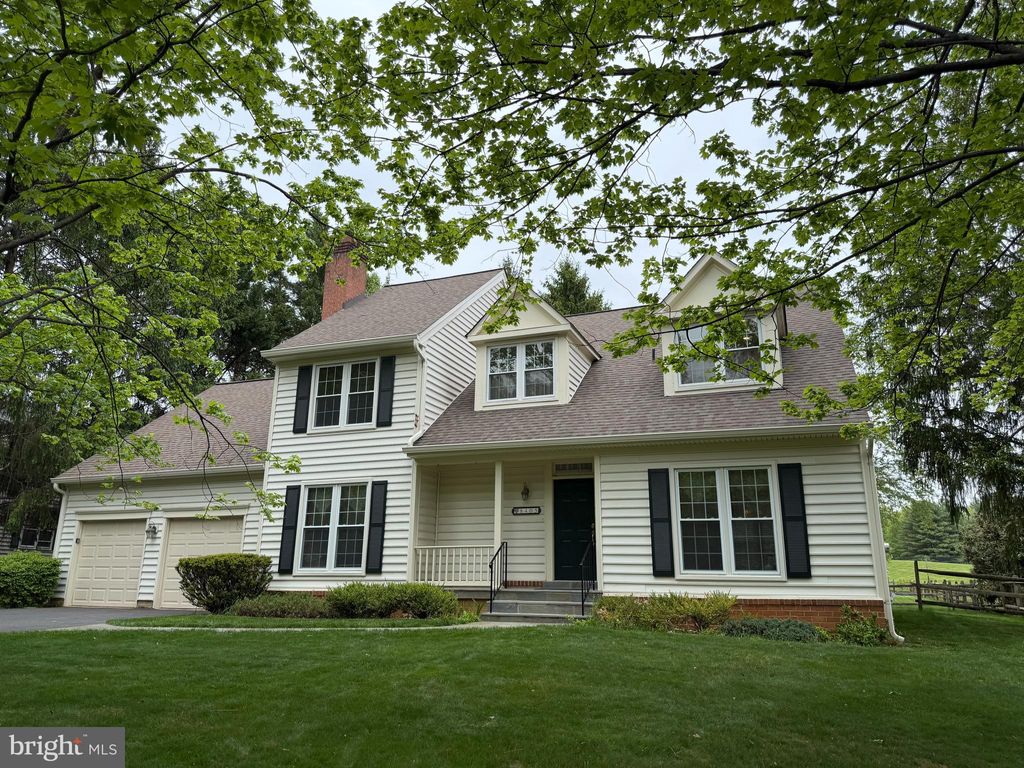 Photo of 8405 Saint Regis Way, GAITHERSBURG, MD 20886 (MLS # MDMC2230236)