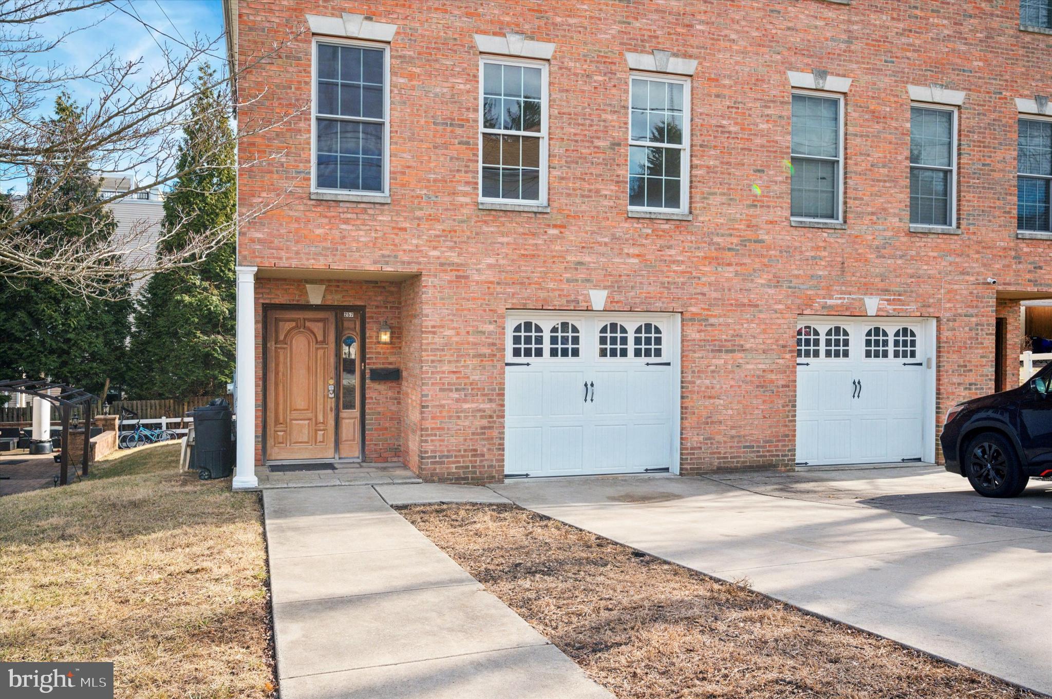 ROXBOROUGH - Residential