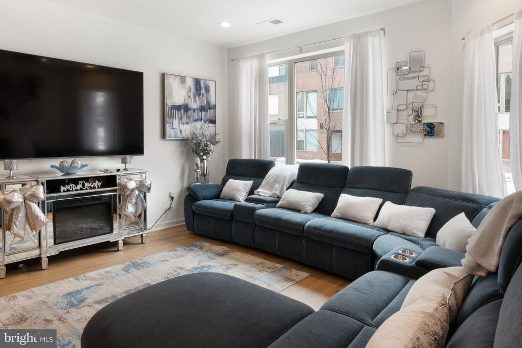 Photo of 3203 Parkview Walk, PHILADELPHIA, PA 19125 (MLS # PAPH2584058)