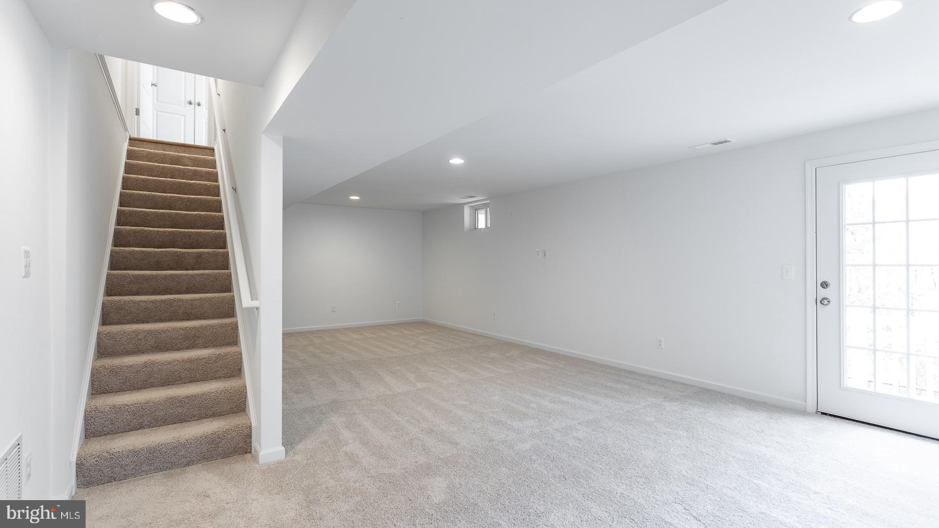 KING'S CROSSING - Residential