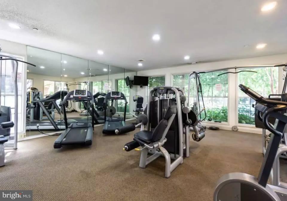 FOUNTAINS AT MCLEAN - Residential Lease