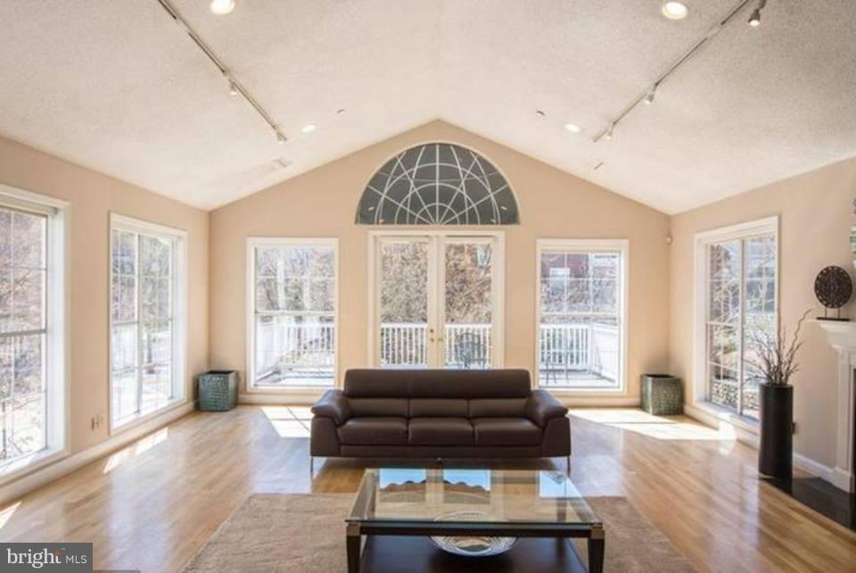 FOUNTAINS AT MCLEAN - Residential Lease