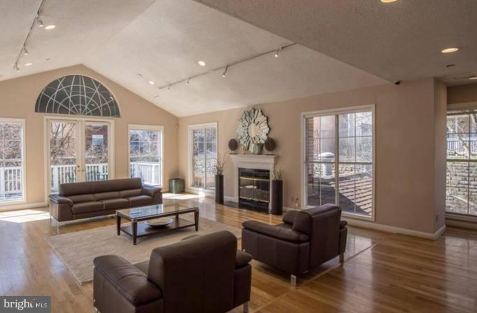 FOUNTAINS AT MCLEAN - Residential Lease