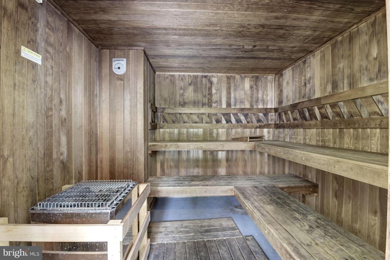 FOUNTAINS AT MCLEAN - Residential Lease