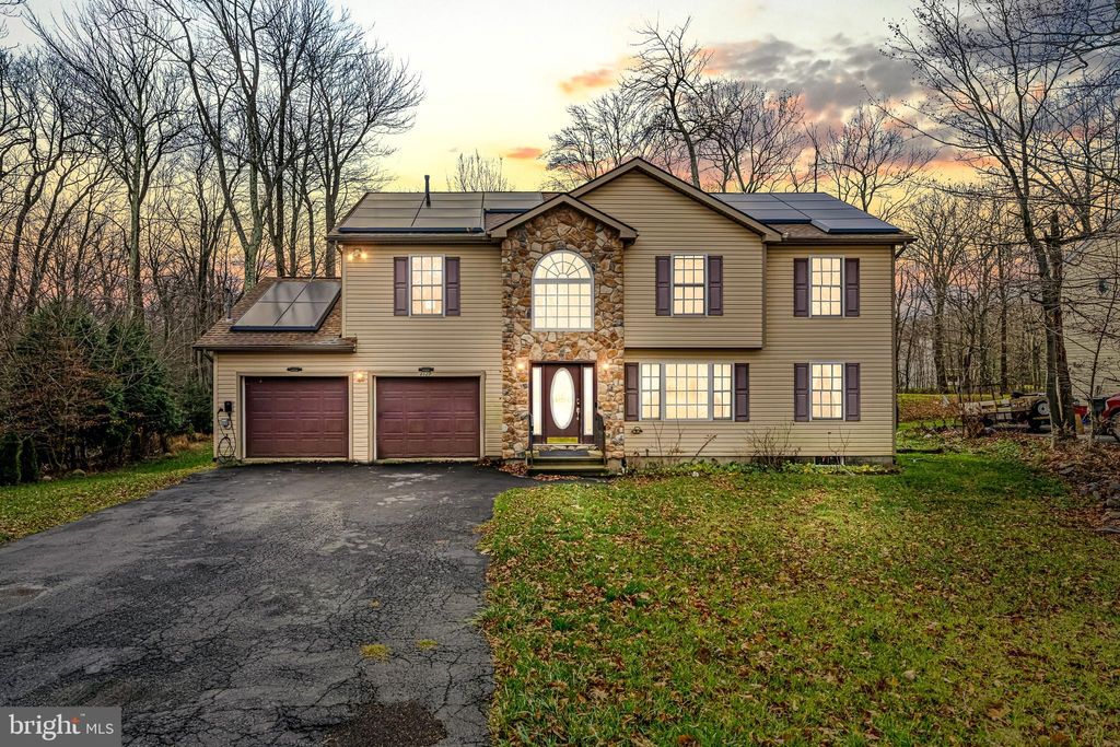 Photo of 2127 Warwick Circle, TOBYHANNA, PA 18466 (MLS # PAMR2005846)