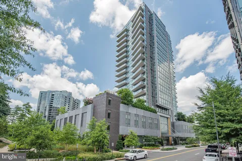 7887 Jones Branch Drive Unit 1004, McLean, VA MLS: VAFX2257380