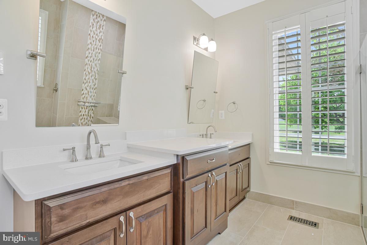 LAKE JAMESON - Residential