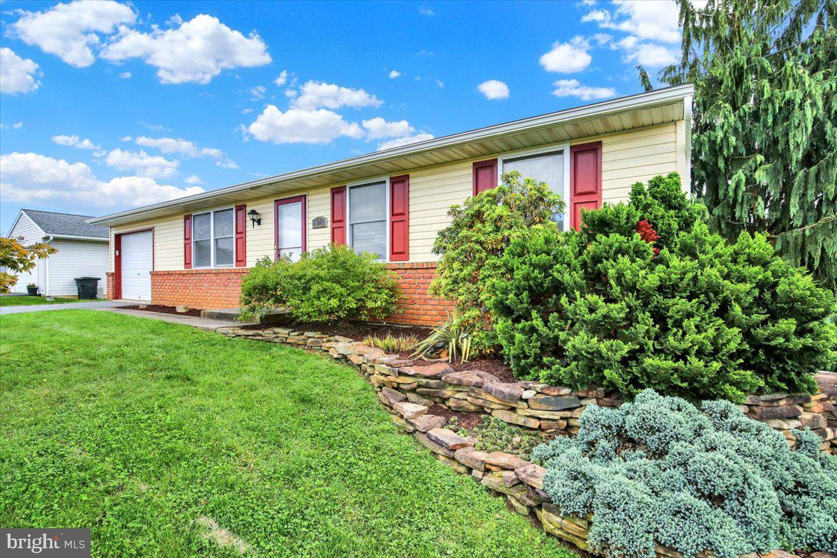 124 TREELINE DRIVE