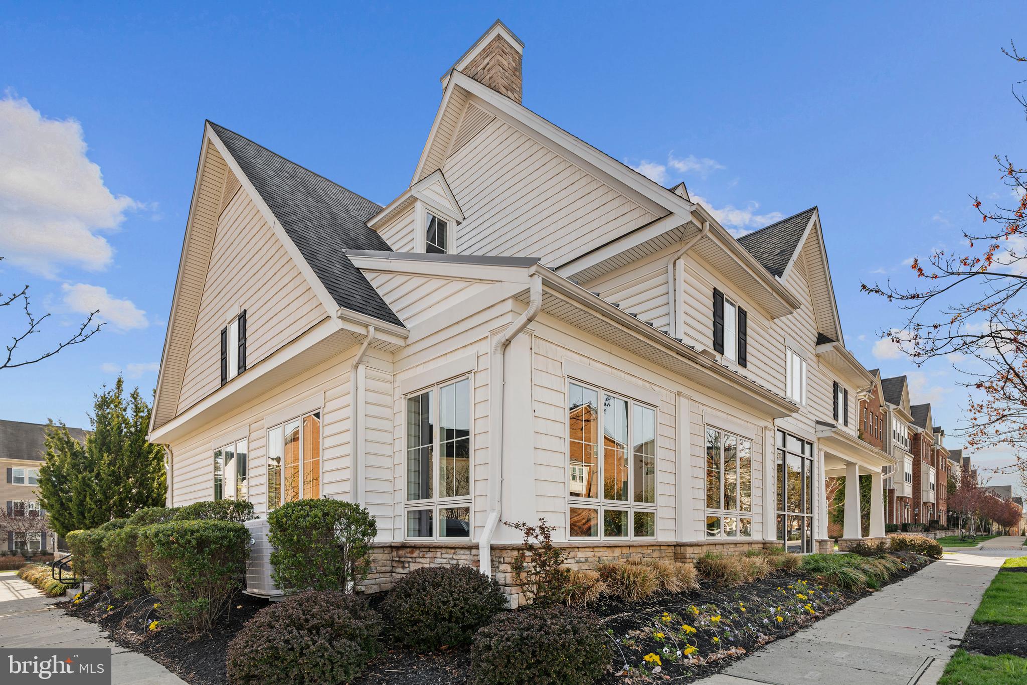 OXFORD SQUARE - Residential