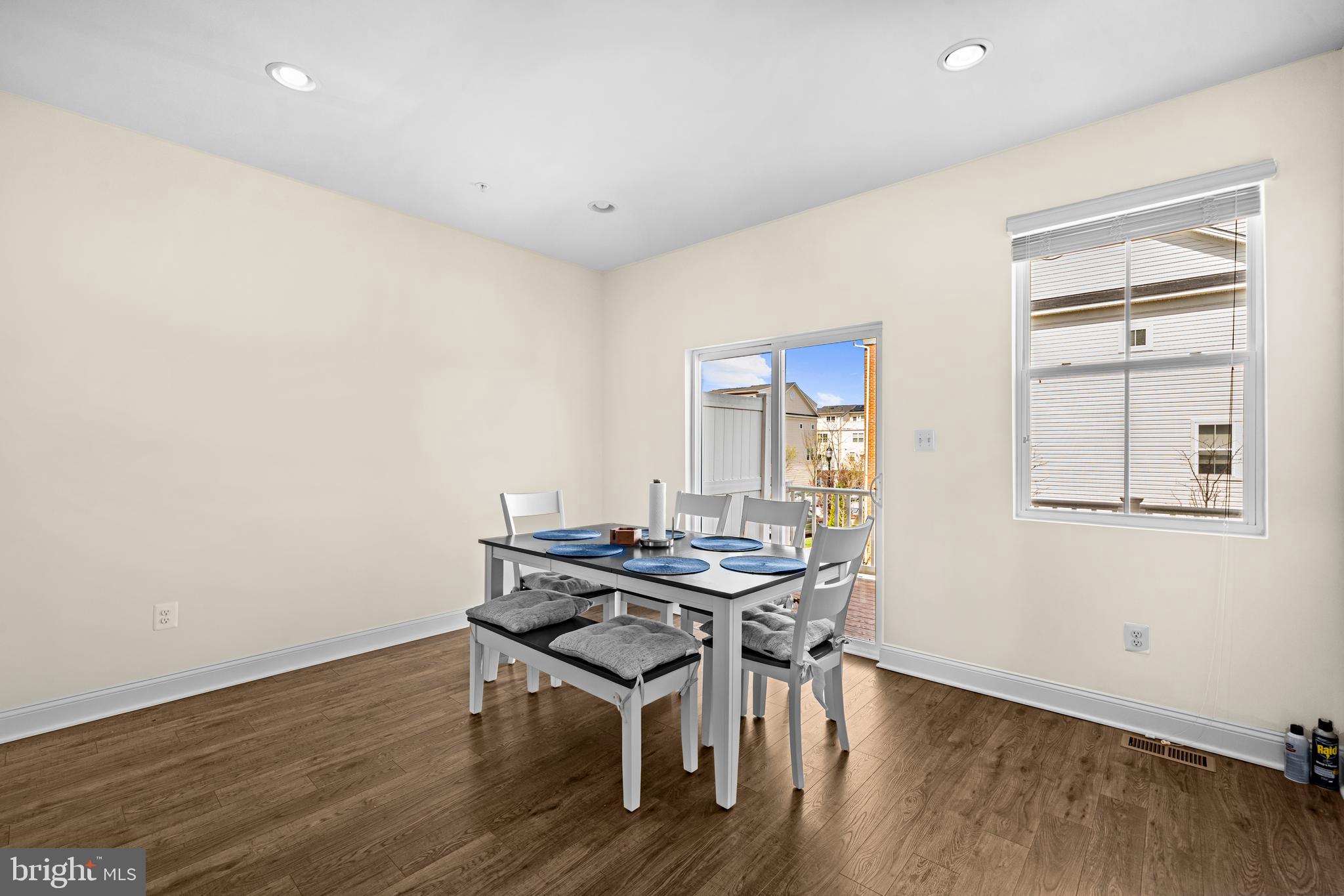 OXFORD SQUARE - Residential