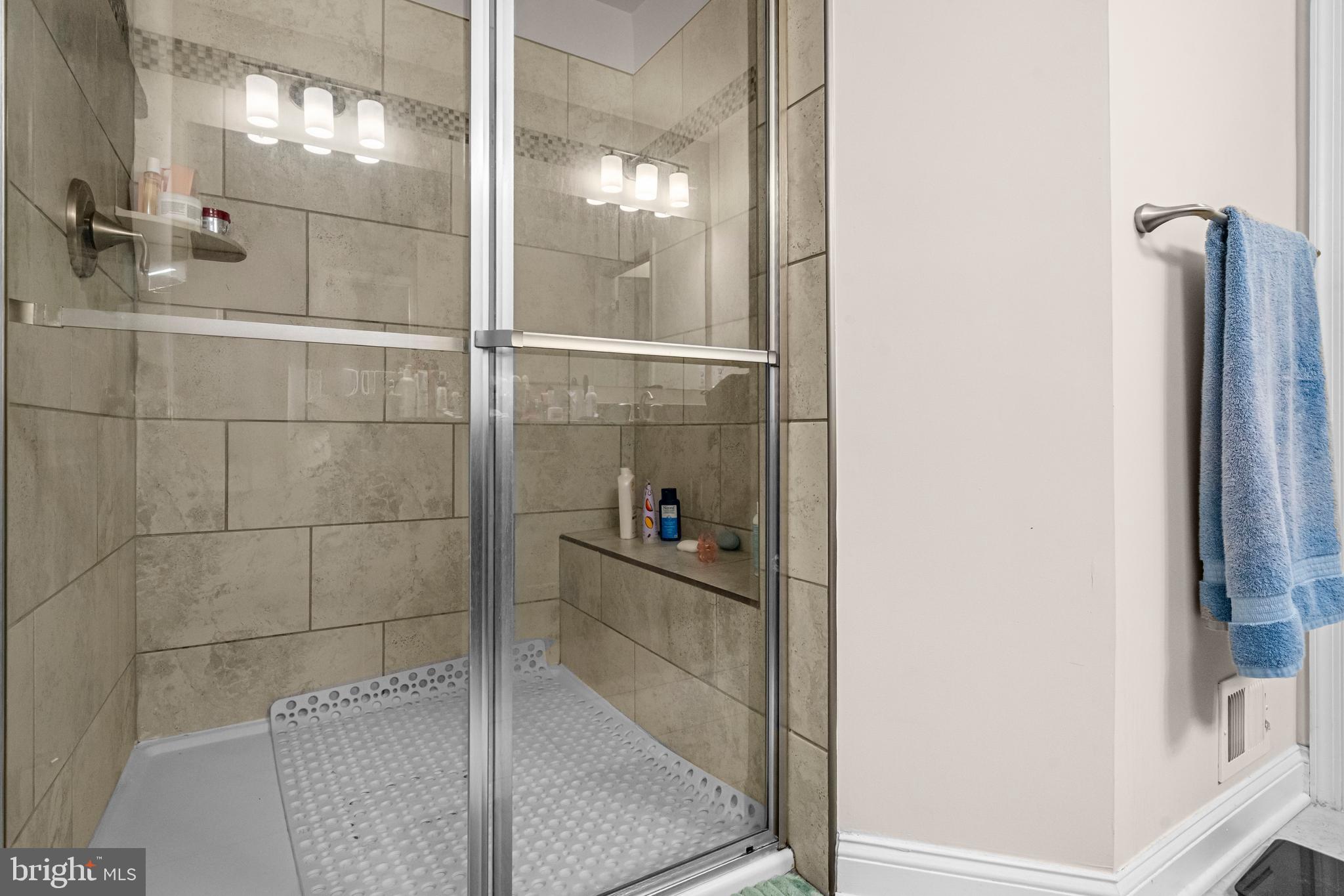 OXFORD SQUARE - Residential