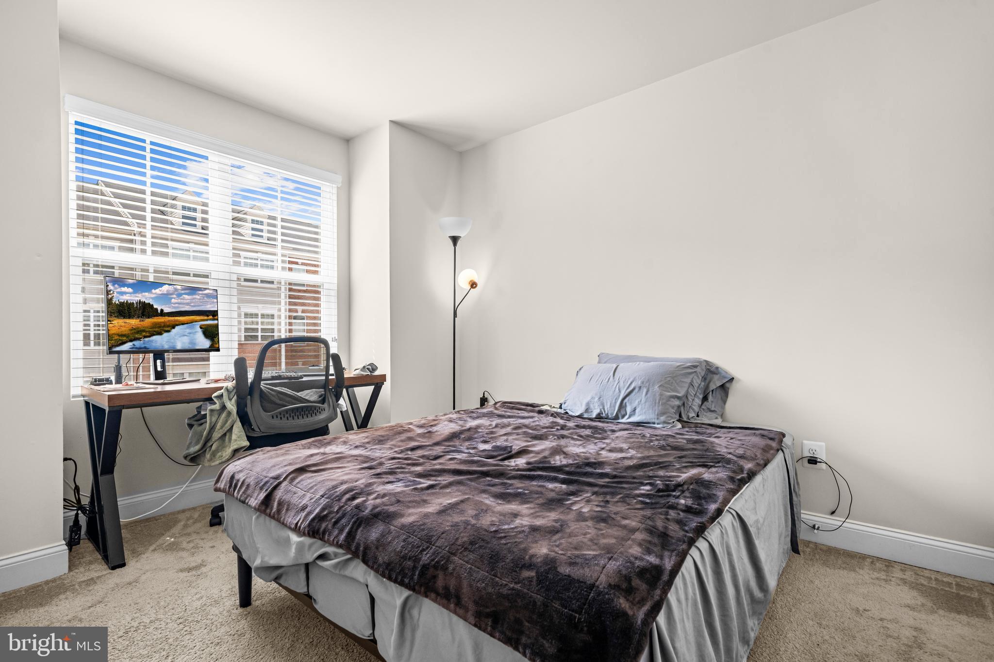 OXFORD SQUARE - Residential