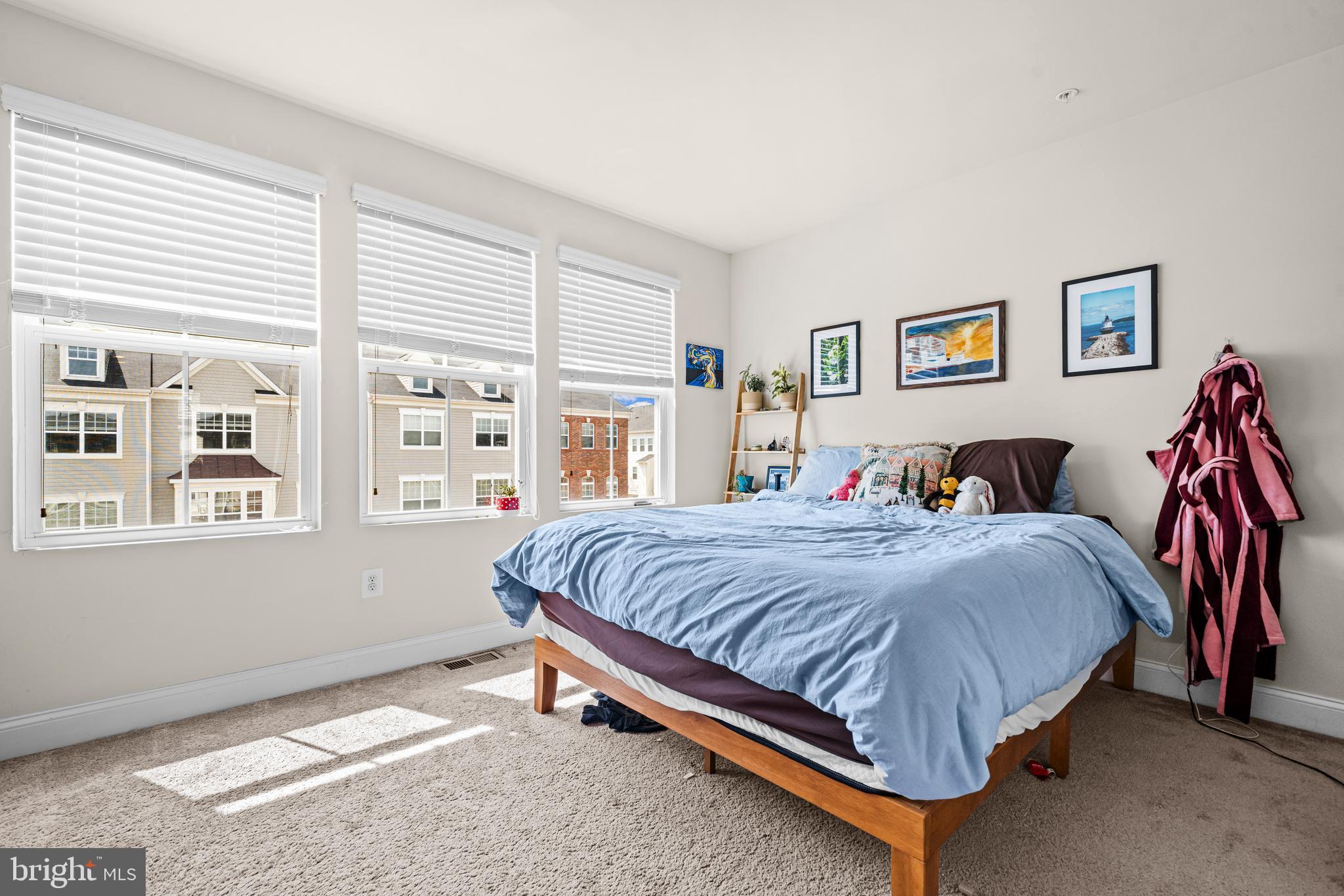 OXFORD SQUARE - Residential