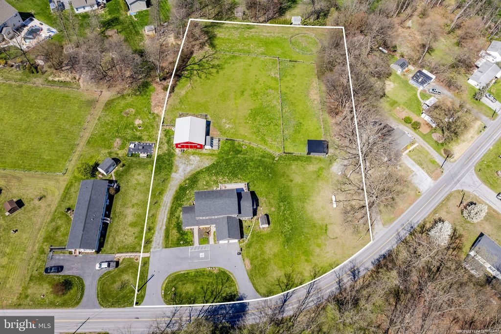 Photo of 744 Lime Quarry Road, GAP, PA 17527 (MLS # PALA2088878)