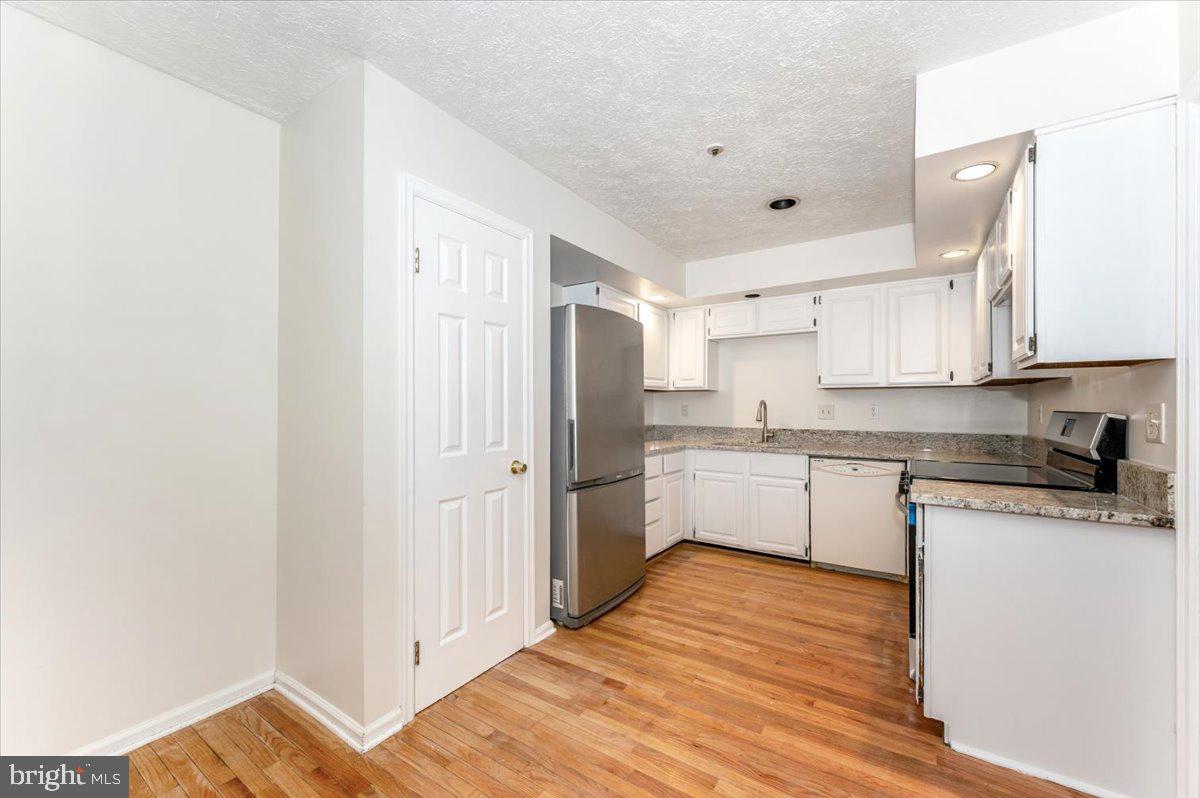 GUNNERS LAKE VILLAGE - Residential