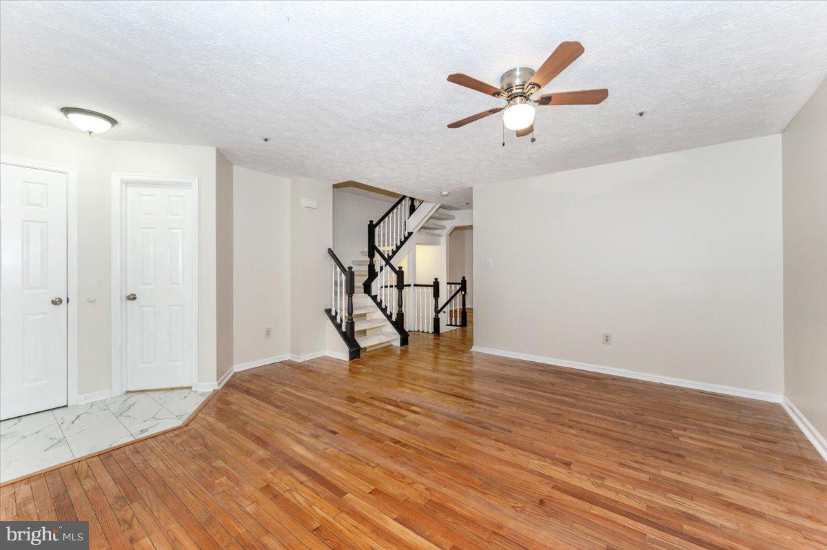 GUNNERS LAKE VILLAGE - Residential