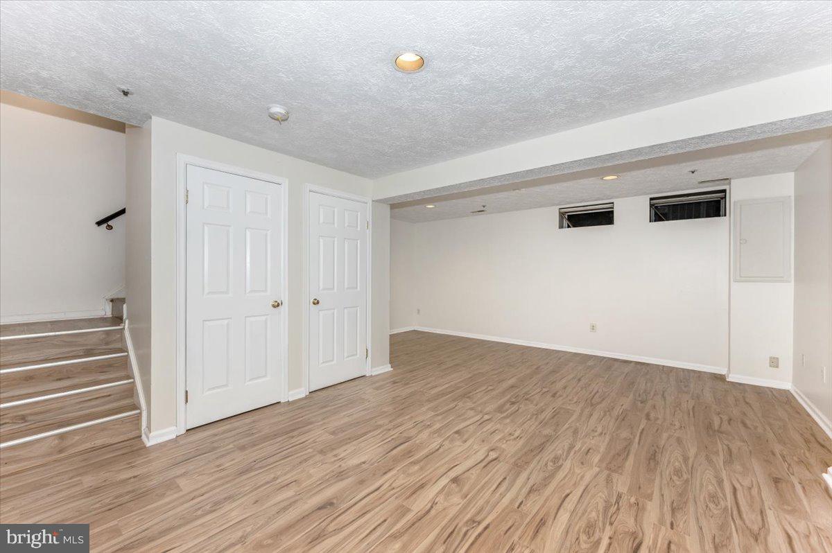 GUNNERS LAKE VILLAGE - Residential