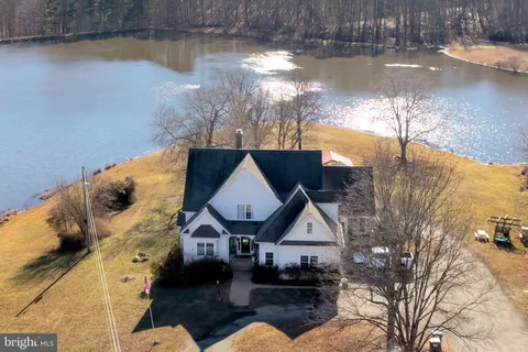 495 Deepwood Farm Drive, Scottsville, VA MLS: VAFN2000242