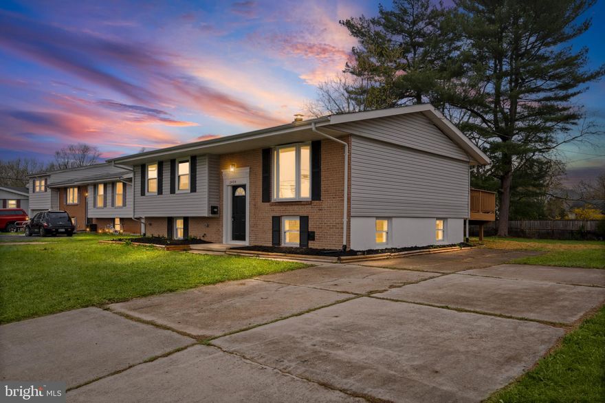 Fully renovated split level with a bright open layout, abundant natural light, and stylish modern finishes throughout.
The beautiful kitchen features quartz countertops, a ceramic tile backsplash, stainless steel appliances, and crisp finishes that make the space feel both elevated and functional. Spacious living and dining areas create the perfect flow for everyday living and entertaining.
Generous bedrooms and updated baths on both levels offer comfort and flexibility. The fully finished lower level includes a large family room and an additional bedroom, ideal for guests, a home office, or bonus living space.
New LVP flooring adds warmth and continuity throughout. All topped off with an oversized rear deck that offers even more space to relax and entertain.