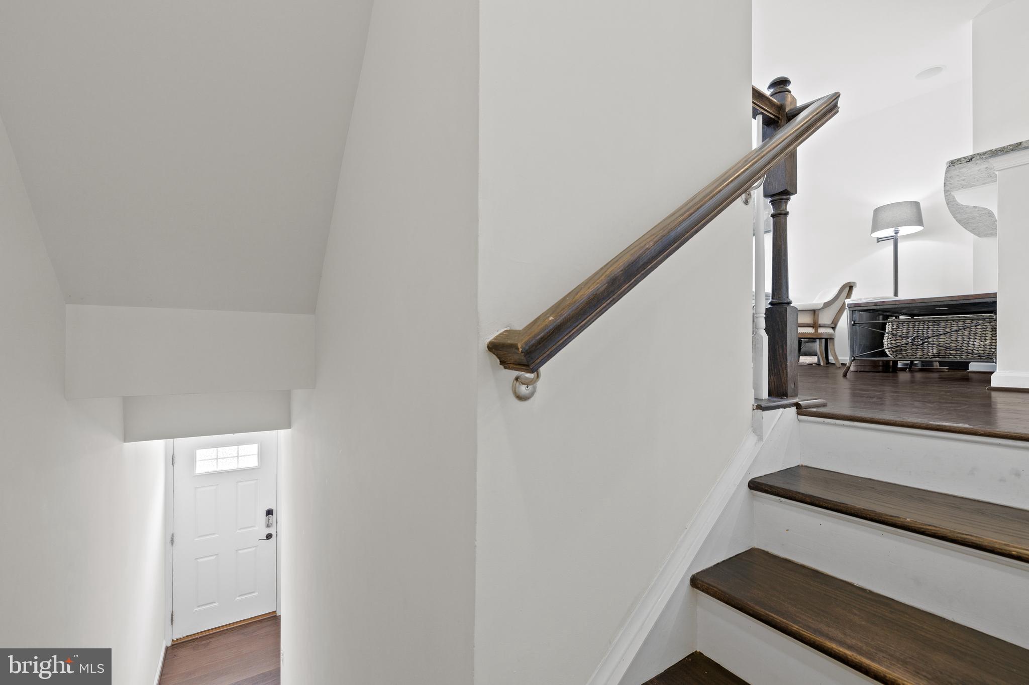 FEATHERSTONE SQUARE - Residential