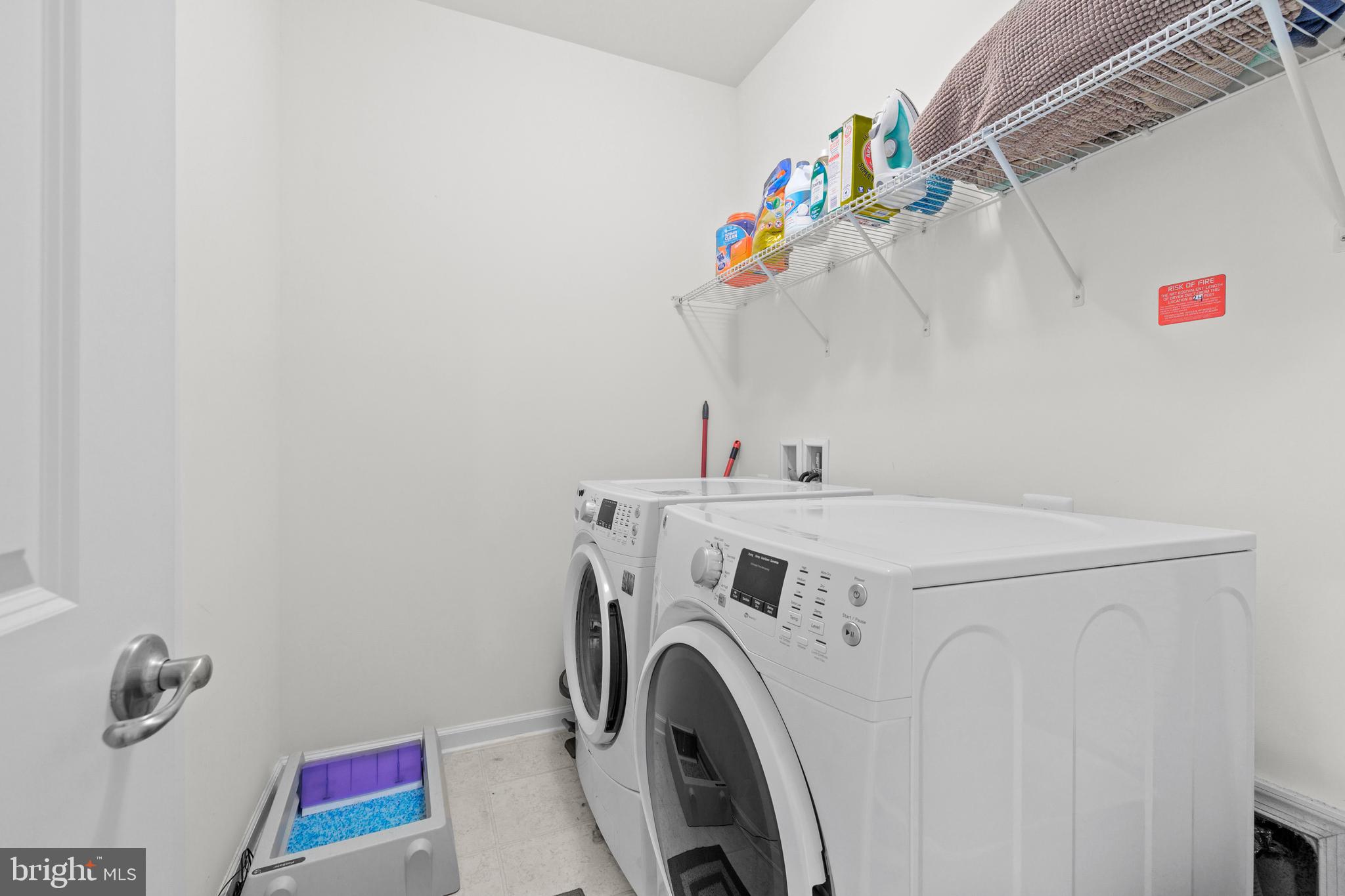 FEATHERSTONE SQUARE - Residential