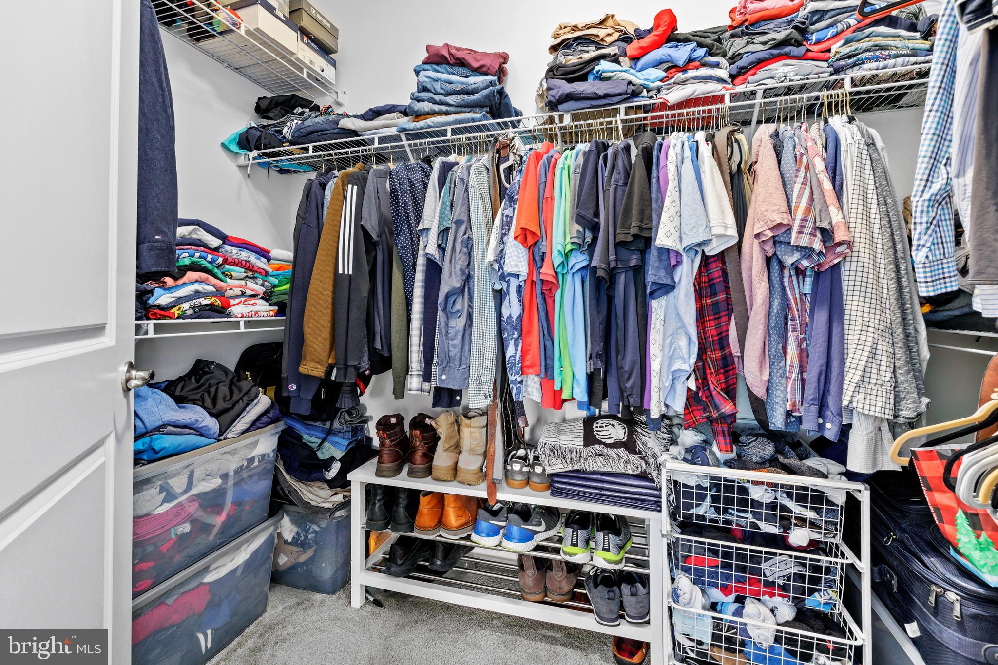 FEATHERSTONE SQUARE - Residential