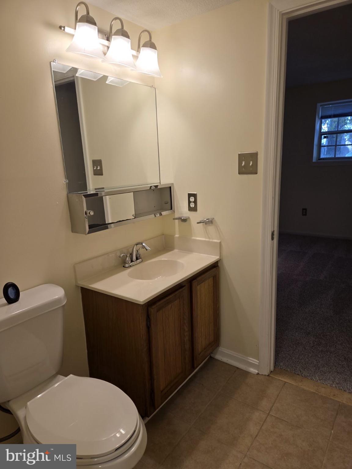 DUMONT OAKS - Residential Lease